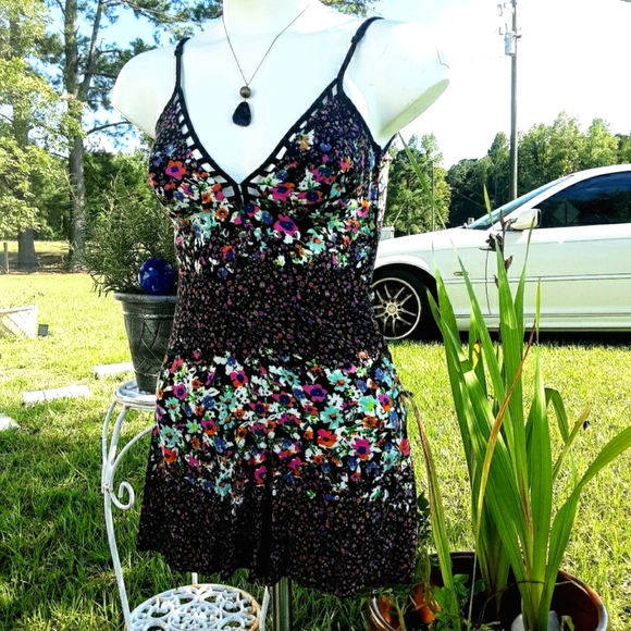 Mimi Chica Romper Cutout Neckline Floral - Picture 6 of 9